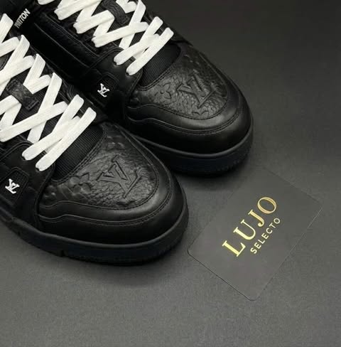 Lv trainer total black