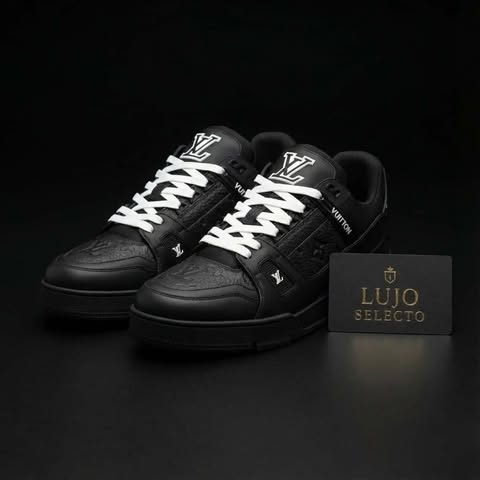 Lv trainer total black
