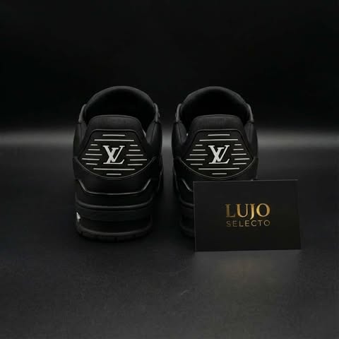 Lv trainer total black